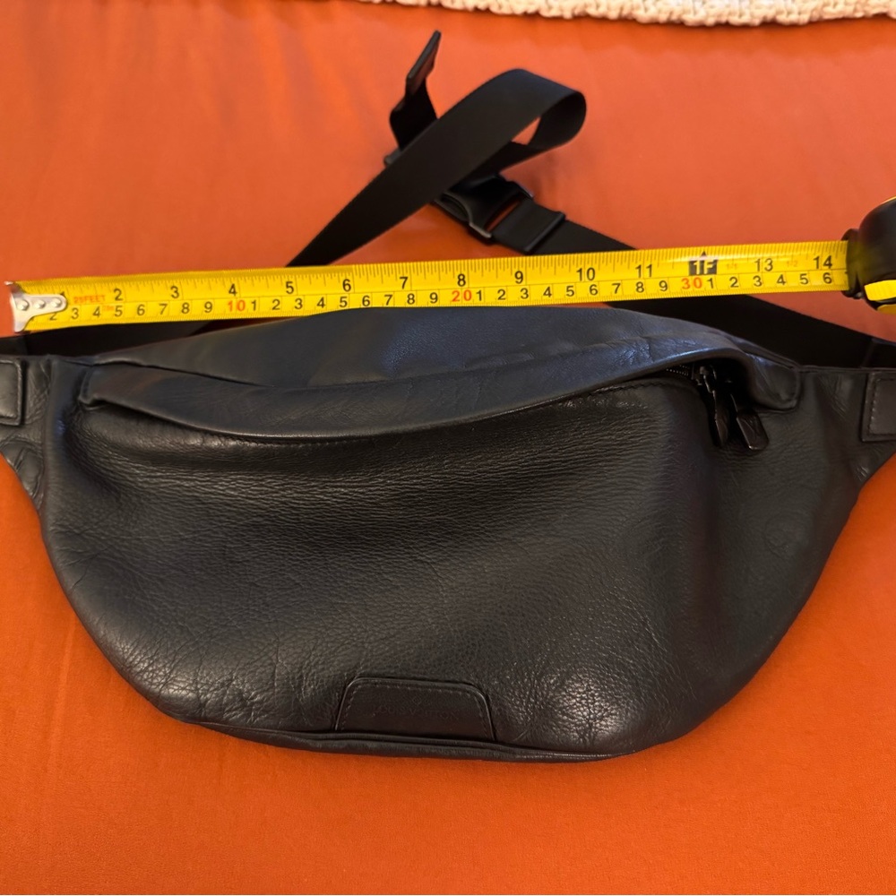Louis Vuitton Discovery Bumbag PM - Picture 3 of 12